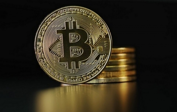 Стоимость биткоина превысила 60 тысяч долларов