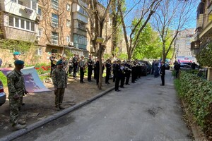 Настоящий праздник: в Одессе военный оркестр сыграл под окнами 100-летнего ветерана