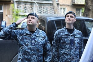 Настоящий праздник: в Одессе военный оркестр сыграл под окнами 100-летнего ветерана