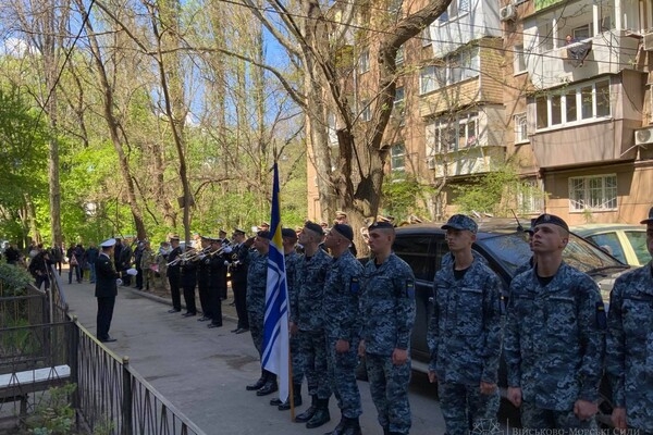Настоящий праздник: в Одессе военный оркестр сыграл под окнами 100-летнего ветерана