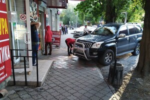 Я паркуюсь как: свежая фотоподборка наглых водителей в Одессе