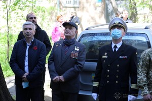 Настоящий праздник: в Одессе военный оркестр сыграл под окнами 100-летнего ветерана