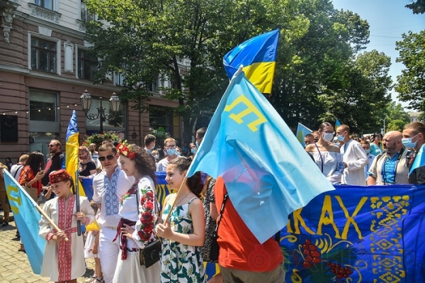 По Одессе прошёл марш вышиванок