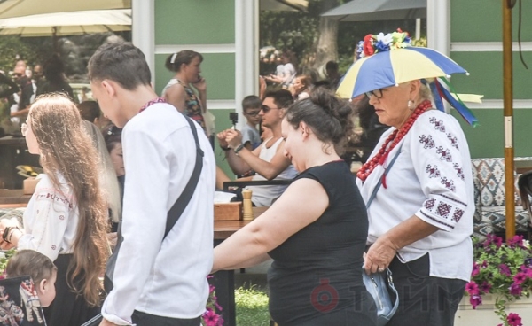 По Одессе прошёл марш вышиванок
