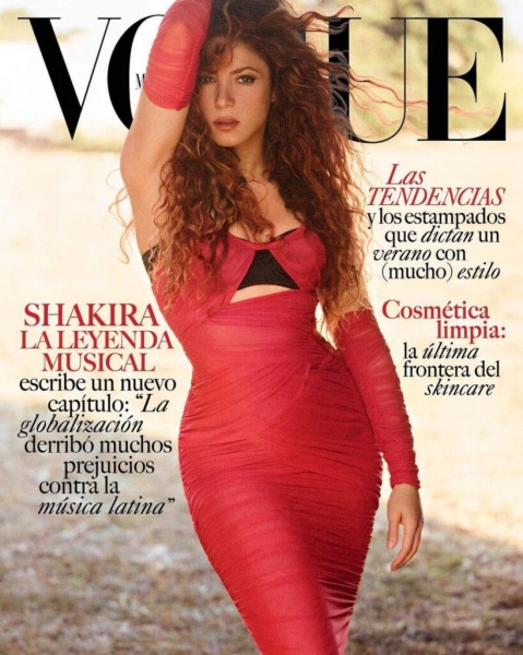 Шакира показала идеальную фигуру на обложке Vogue