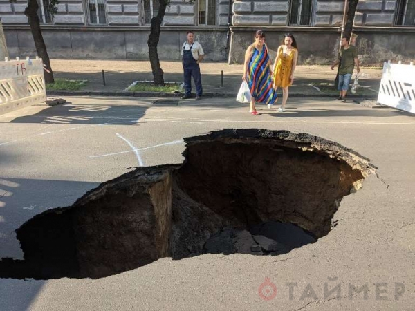 В Одессе одолели провал на Пироговской и восстановили движение троллейбусов