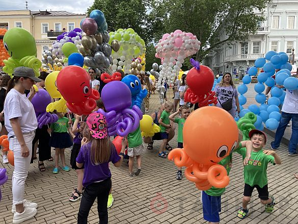 В Одессе провели День Нептуна с воздушными шарами 