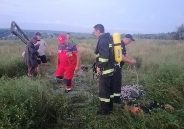 Трагический случай: под Одессой из колодца с мусором достали тело отца и ребенка