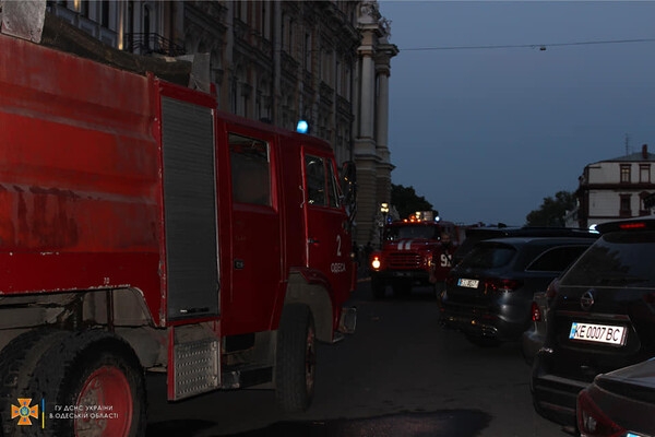 Нарушали правила пожарной безопасности: в центре Одессы загорелось кафе