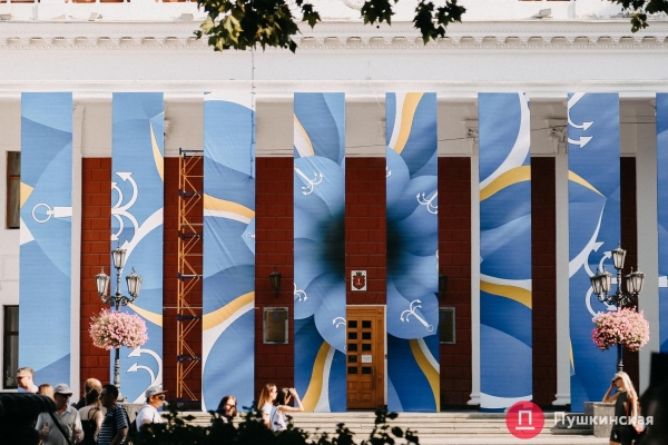 Мэрию Одессы украсили ко Дню независимости Украины. Фото