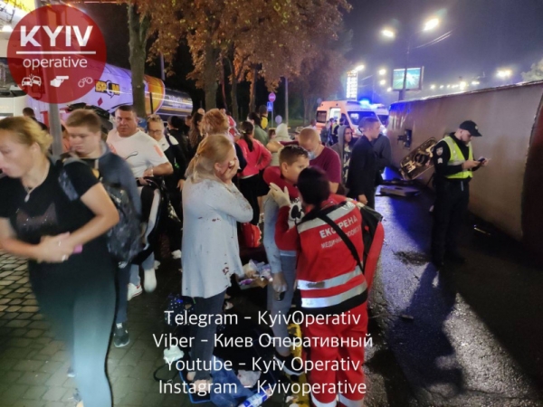 В Киеве в сантиметрах от бензовоза перевернулся автобус «Кишинев-Москва»