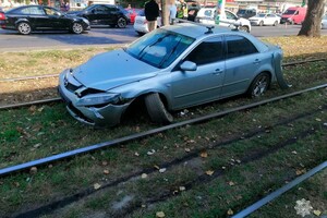 В Лузановке столкнулись два авто: женщина и двое детей получили травмы