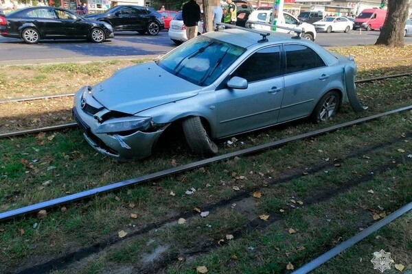 В Лузановке столкнулись два авто: женщина и двое детей получили травмы