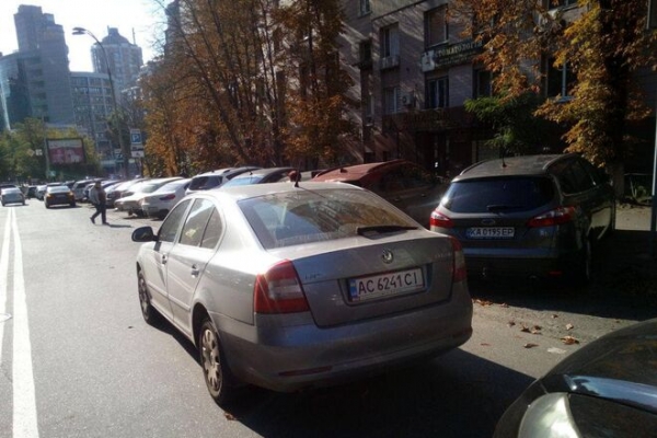
Парковщиков в Киеве избивают: к ним приставят охрану
