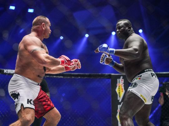 Легендарний силач вирубав 150-кілограмового суперника за 16 секунд: відео нокауту