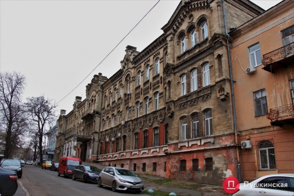 Валиховский корпус инфекционки ждет реставрация за 195 миллионов: что будут делать и как памятник архитектуры выглядит сейчас