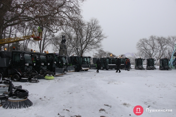 В Одессе презентовали новую уборочную технику за 40 миллионов: что она будет делать. Фото