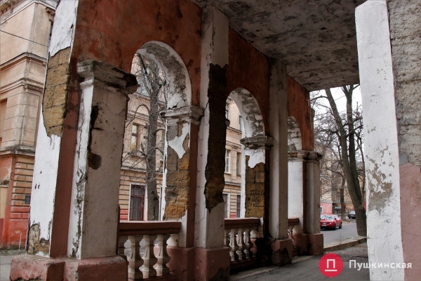 Валиховский корпус инфекционки ждет реставрация за 195 миллионов: что будут делать и как памятник архитектуры выглядит сейчас