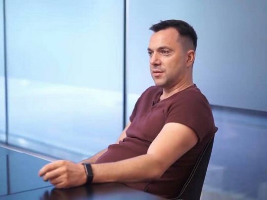 «Особисті причини»: Арестович звільнився з Офісу президента та ТКГ