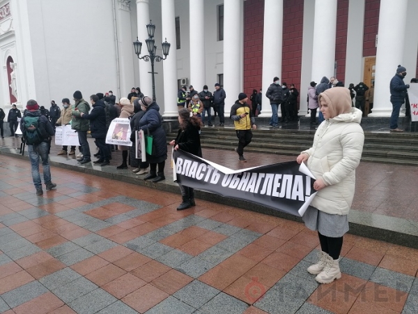 Перед мэрией Одессы проходят сразу три митинга