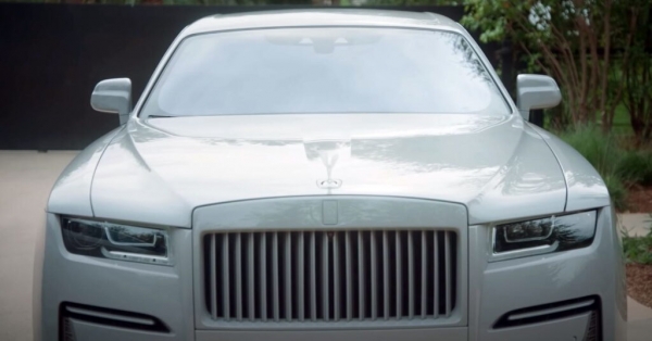 Ким Кардашьян похвасталась коллекцией роскошных автомобилей
