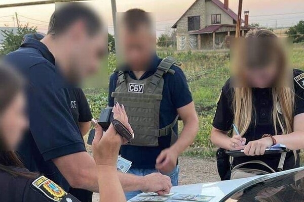 В Одесской области сотрудник ГМС помогал бежать за границу военнообязанным