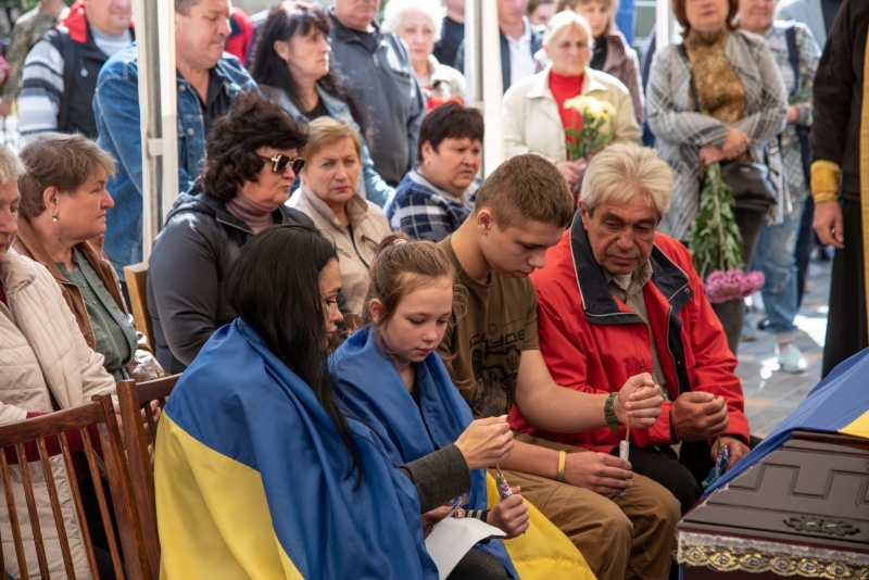 «Батькову нагороду отримає син Марат»: Сергій Сова, фото руки якого облетіло весь світ, посмертно став «Героєм України»