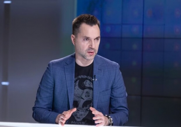 Алексей Арестович сказал, что ракету в Днепре сбила ПВО: подробности скандала