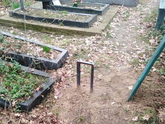 Відомо про 26 епізодів злочину: житель Сумщини крав металеві хрести з могил