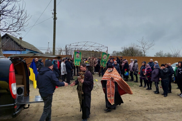 В Одесской области простились с погибшим защитником Романом Леонтьевым