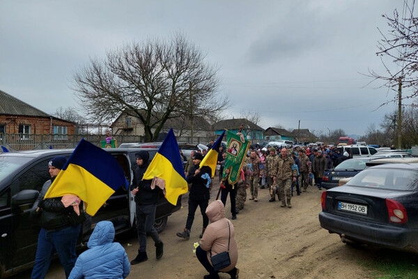 В Одесской области простились с погибшим защитником Романом Леонтьевым
