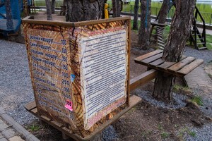 Парк Победы незаконно заставили аттракционами