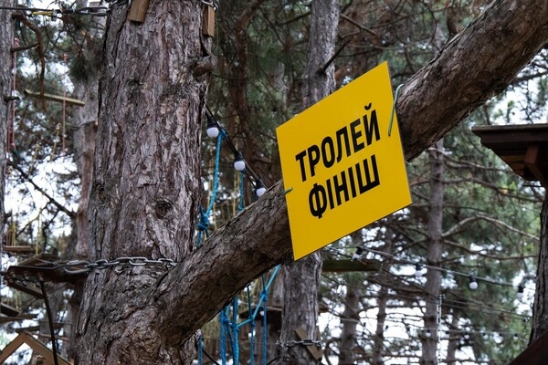 Парк Победы незаконно заставили аттракционами