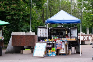 Парк Победы незаконно заставили аттракционами