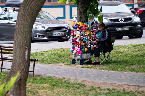 Парк Победы незаконно заставили аттракционами