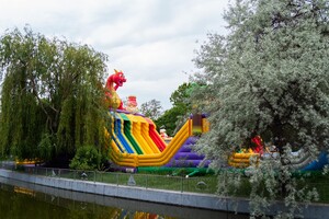 Парк Победы незаконно заставили аттракционами