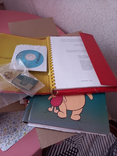 «Боєць писав, що вражений такою бібліотекою української літератури в бахмутській квартирі»: журналістка поділилась щемливою історією