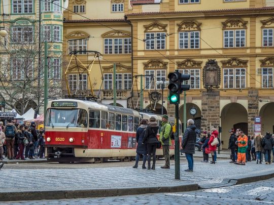 У Празі скасовують пільговий проїзд у транспорті для українців: названо дату