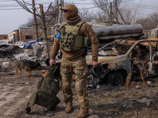 Військкомат силоміць утримує чоловіка, схиляючи до підписання угоди: адвокат відповів, що робити