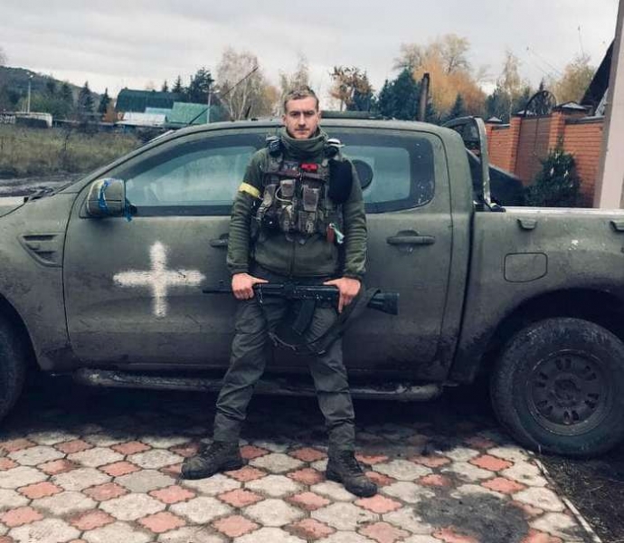 «Кривдник дзвонить брату і вимагає брехати, що це він так невдало впав»: на полігоні капітан ледь не до смерті побив бійця, який пройшов бої в Бахмуті