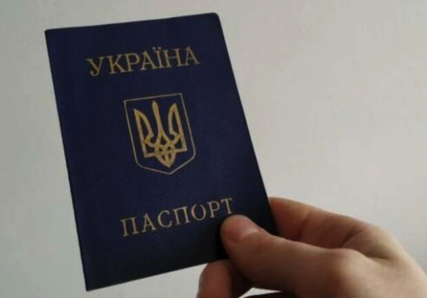 В Украине меняются сроки вклеивания фото в паспорт по достижению 25 и 45 лет