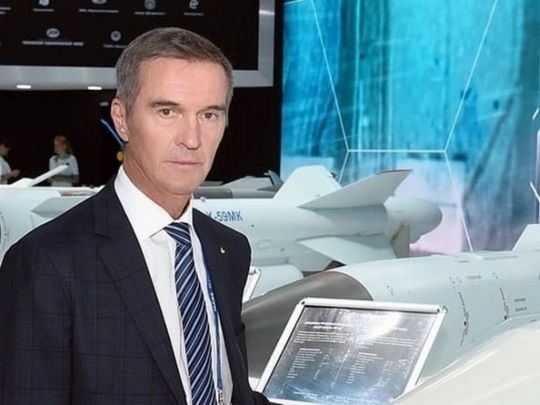 Без санкцій: сім’я найбільшого виробника ракет та ключового гравця путіна приспівуючи живе у Чехії