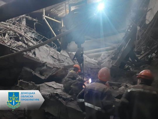 На Курахівській ТЕС у Донецькій області через постійні обстріли обвалився дах: є жертви (фото)