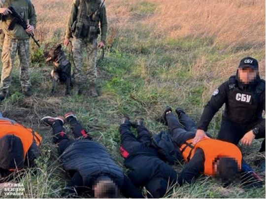Пропонували фіктивне одруження на особах з інвалідністю і не тільки: СБУ заблокувала 4 схеми виїзду ухилянтів за кордон