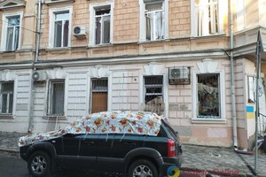 Пострадали более двух десятков авто и 20 домов: как выглядит центр Одессы после удара ракетами 