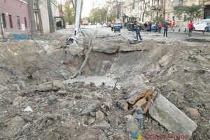 Пострадали более двух десятков авто и 20 домов: как выглядит центр Одессы после удара ракетами 