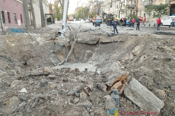 Пострадали более двух десятков авто и 20 домов: как выглядит центр Одессы после удара ракетами 