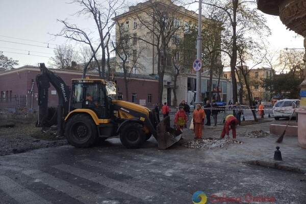 Пострадали более двух десятков авто и 20 домов: как выглядит центр Одессы после удара ракетами 