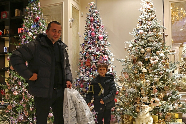 В Одессе украшают витрины к Новому году: где сфотографироваться