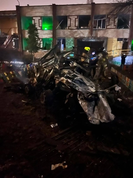 Жителів київської багатоповерхівки, яка постраждала під час ракетного удару, тимчасово розмістять у будівлі школи, — КМВА (фото, відео)